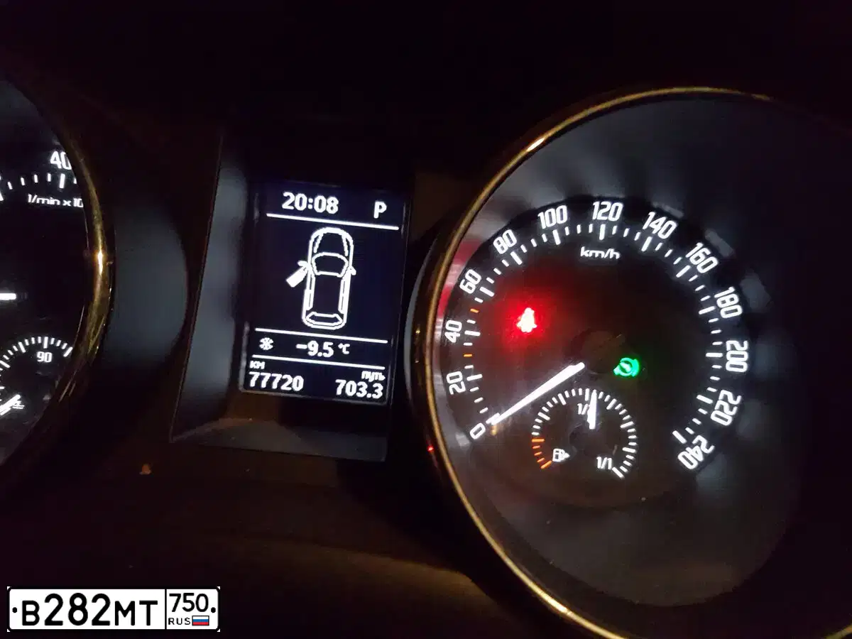 Фото автомобиля SKODA YETI, 2015 — госномер В282МТ750. Цвет: КОРИЧНЕВЫЙ