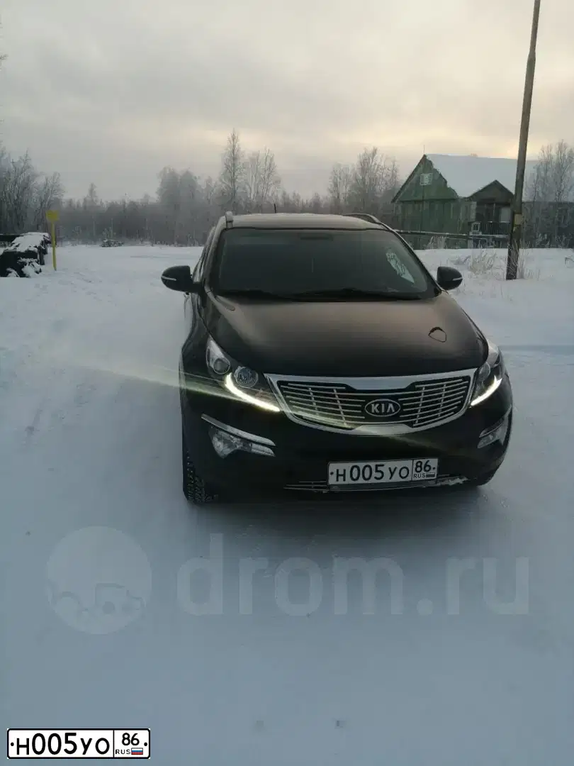 Фото автомобиля KIA SPORTAGE, 2012 — госномер Н005УО86. Цвет: ЧЕРНЫЙ ПЕРЛАМУТР