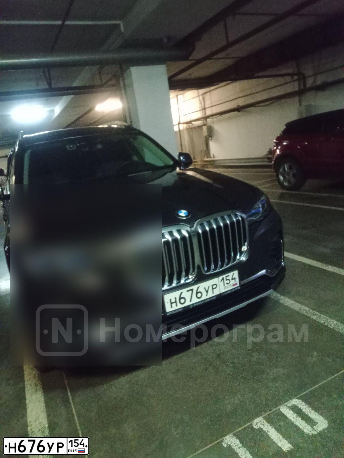 Фото автомобиля BMW X7, 2020 — госномер Н676УР154. Цвет: ТЕМНО-СЕРЫЙ