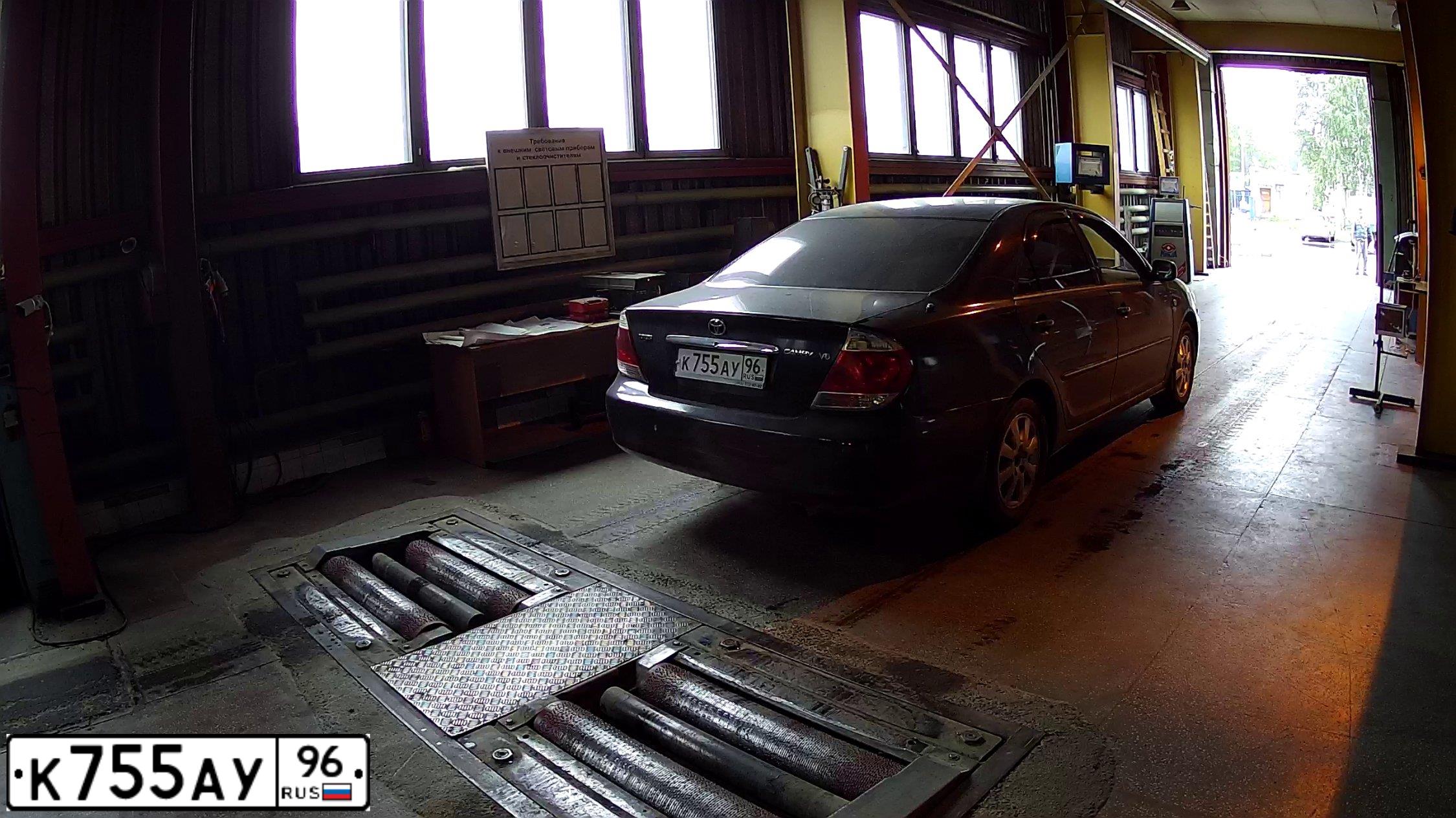 Фото автомобиля TOYOTA CAMRY, 2005 — госномер К755АУ96. Цвет: ЧЕРНЫЙ