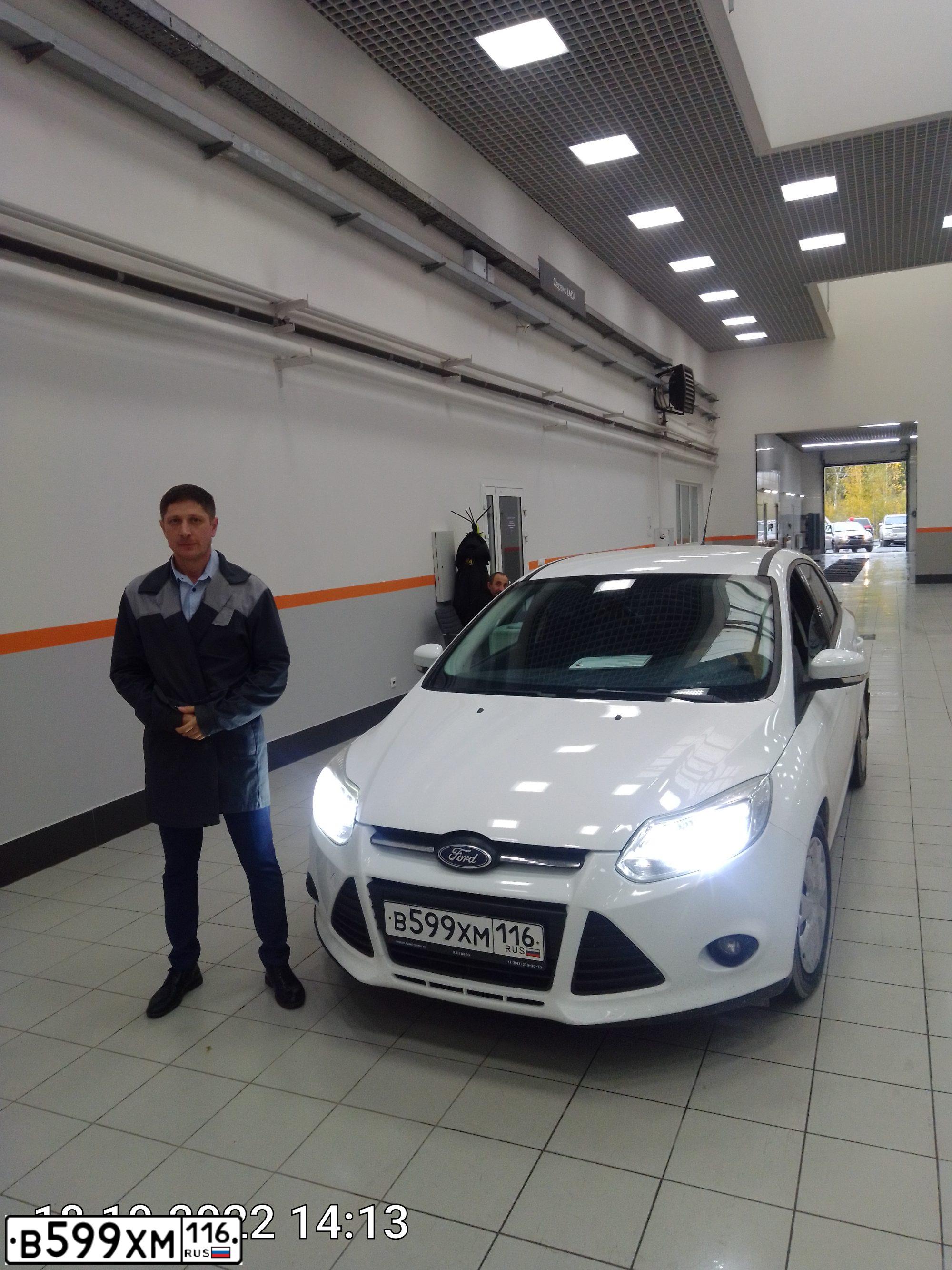 Фото автомобиля FORD FOCUS, 2013 — госномер В599ХМ116. Цвет: Белый