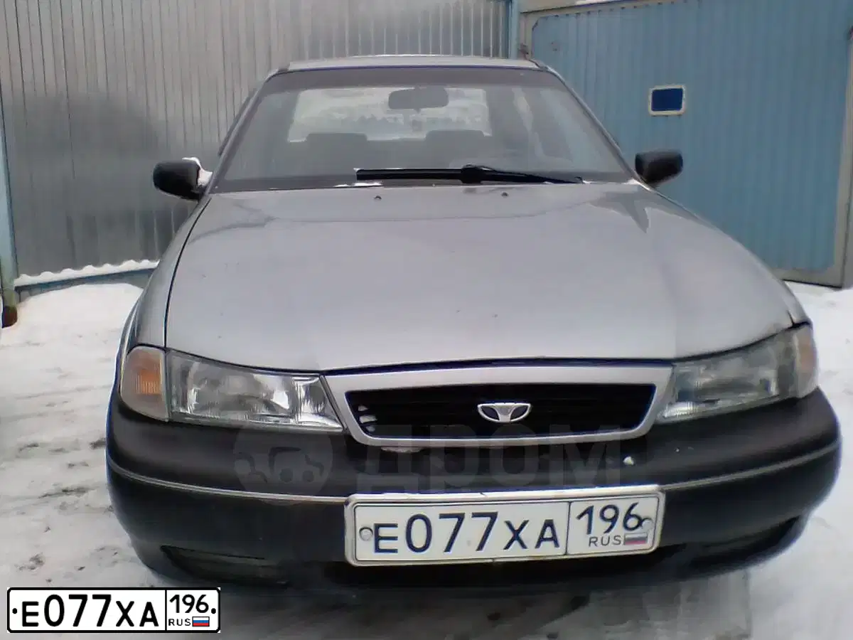 Фото автомобиля DAEWOO NEXIA, 1998 — госномер Х646ЕТ66. Цвет: Серый