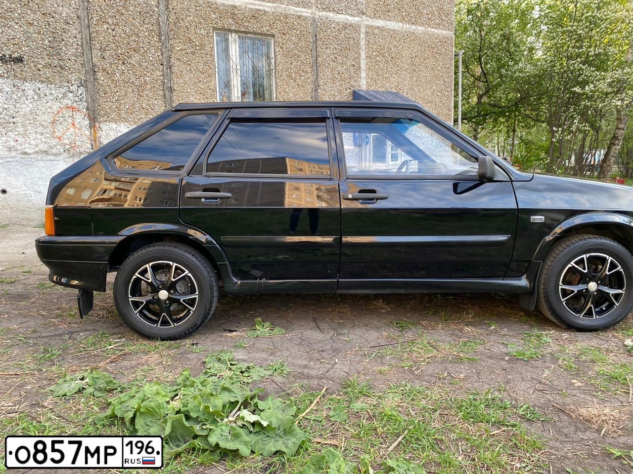 Фото автомобиля LADA 2114 SAMARA, 2010 — госномер О857МР196. Цвет: СИНЕ-ЧЕРНЫЙ