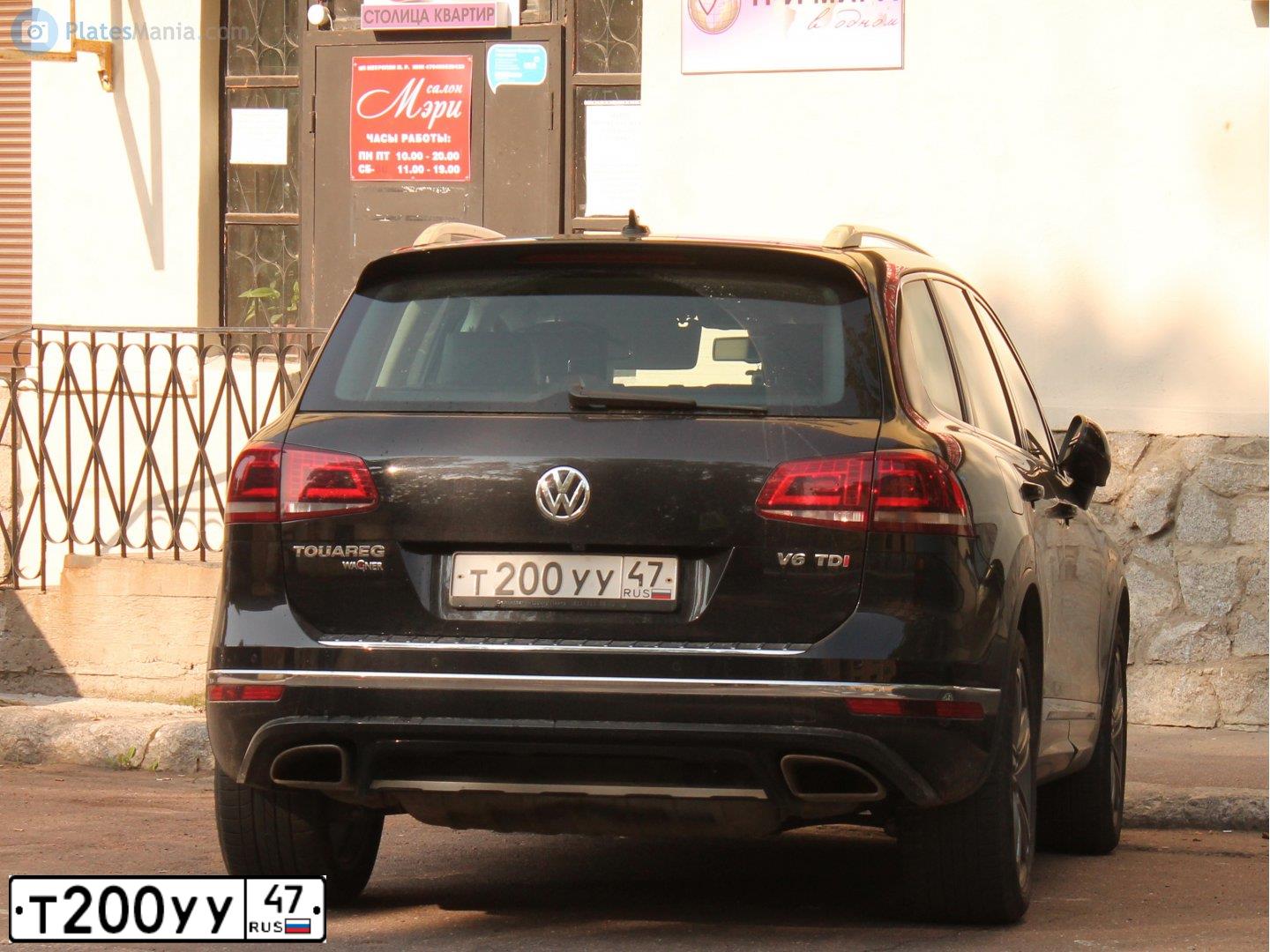 Фото автомобиля VOLKSWAGEN TOUAREG, 2016 — госномер Т200УУ47. Цвет: ЧЕРНЫЙ