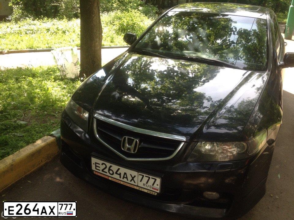 Фото автомобиля HONDA ACCORD, 2005 — госномер Е264АХ777. Цвет: ЧЕРНЫЙ