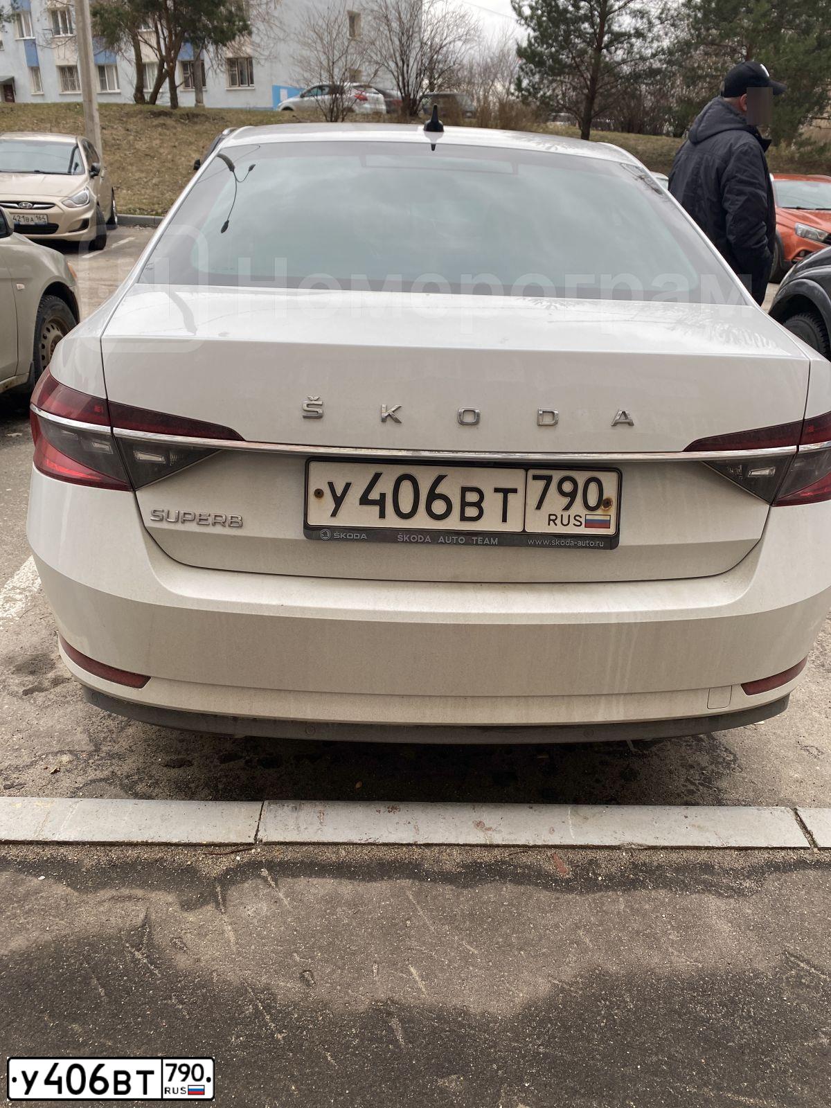 Фото автомобиля SKODA SUPERB, 2019 — госномер В067ВР252. Цвет: Белый