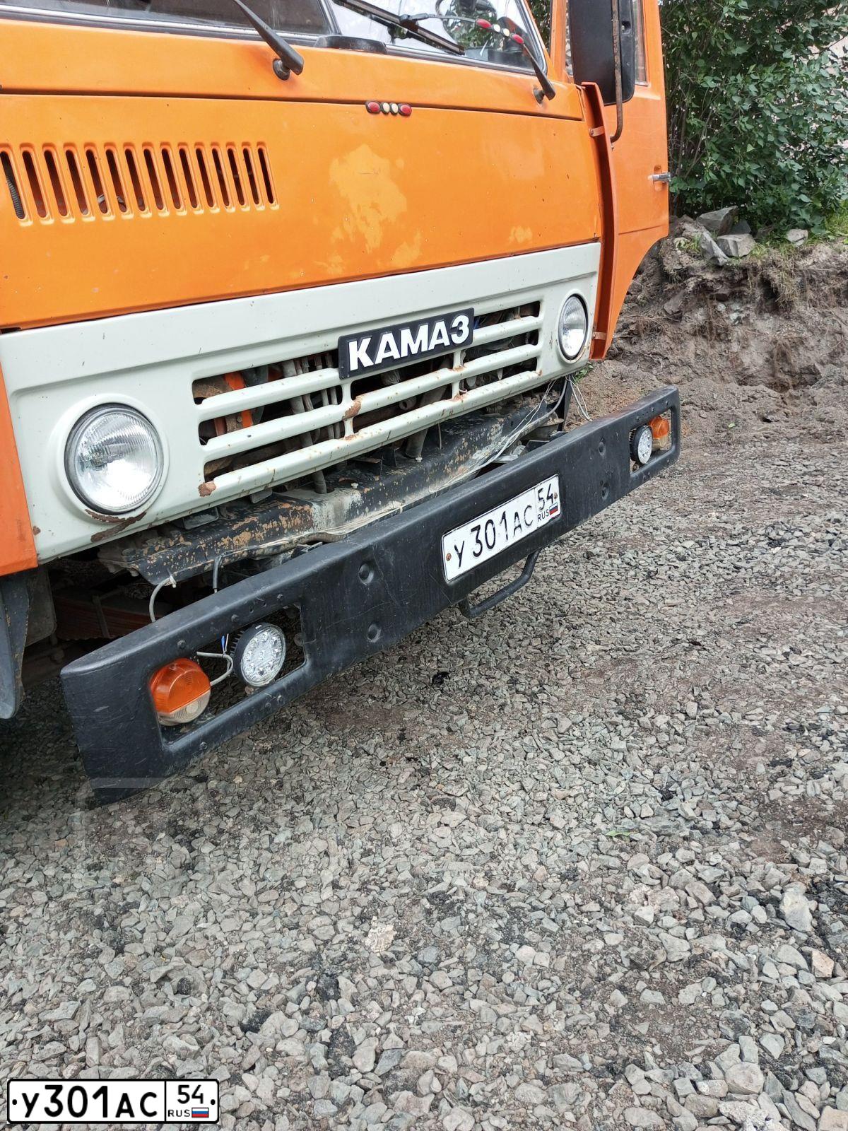 Фото автомобиля KAMAZ 55110 /6X4/, 1987 — госномер У301АС54. Цвет: желто-оранжевый