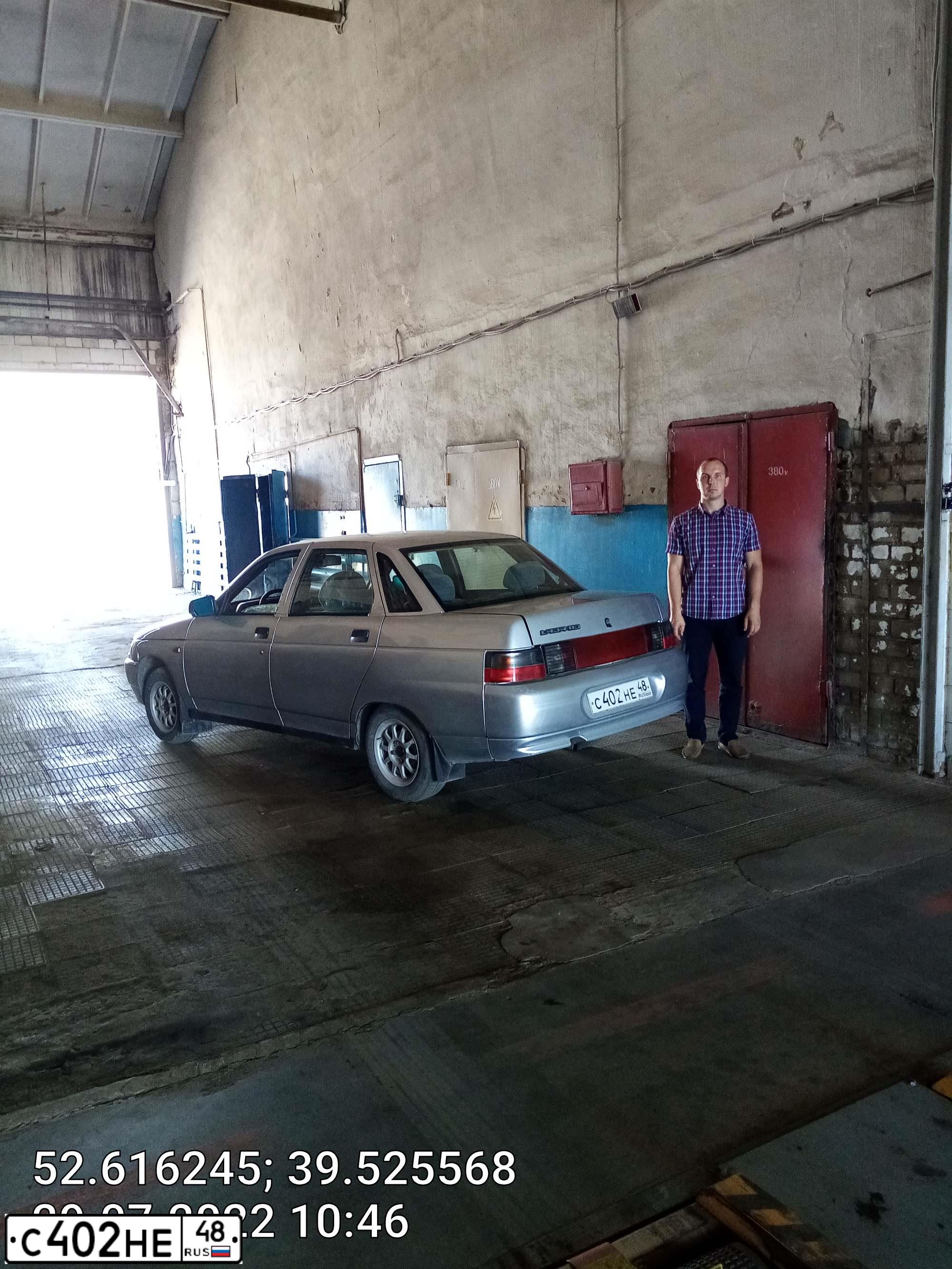 Фото автомобиля LADA 2110 LADA, 2003 — госномер С402НЕ48. Цвет: СВЕТЛО-СЕРЕБРИСТЫЙ МЕТАЛЛ