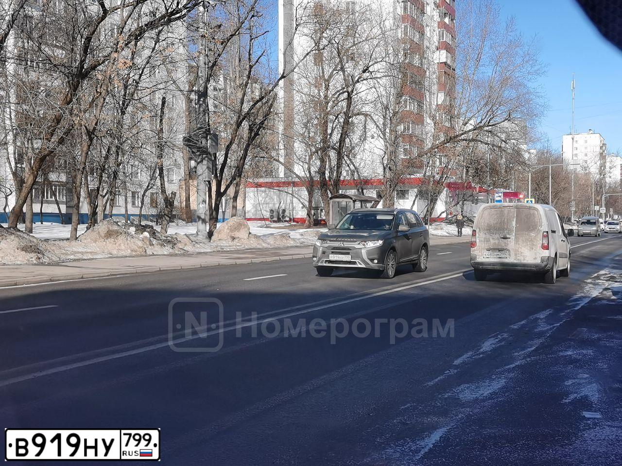 Фото автомобиля HYUNDAI H-1, 2018 — госномер Н552ЕУ977. Цвет: ЧЕРНЫЙ