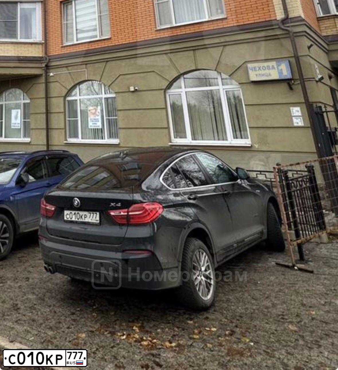 Фото автомобиля BMW X4, 2014 — госномер С010КР777. Цвет: ЧЕРНЫЙ