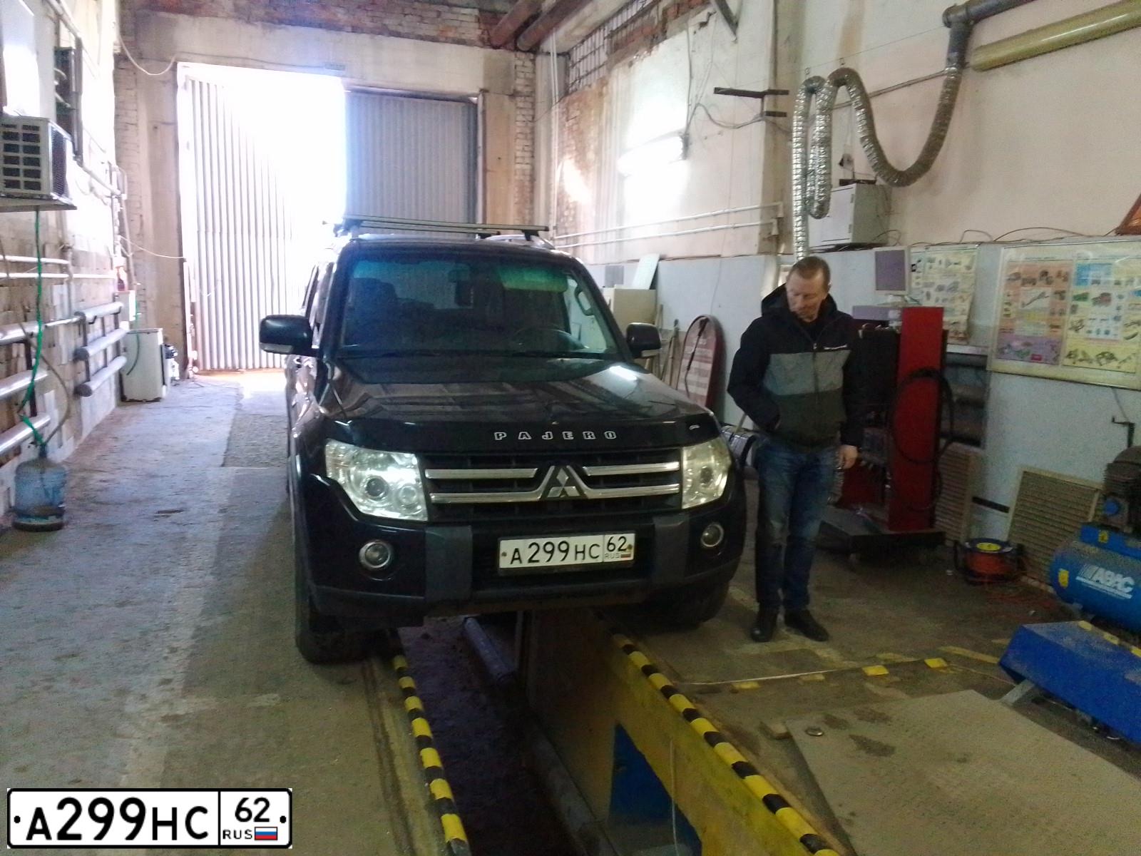 Фото автомобиля MITSUBISHI PAJERO, 2008 — госномер А013ТЕ790. Цвет: ЧЕРНЫЙ