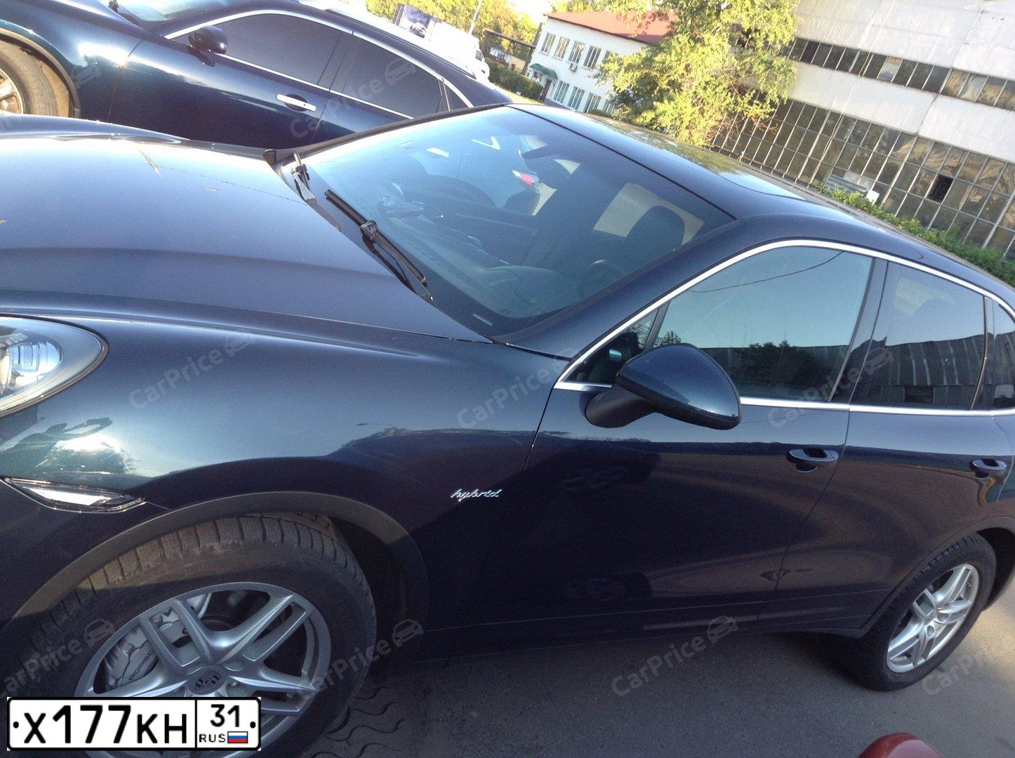 Фото автомобиля PORSCHE CAYENNE, 2010 — госномер С011АТ198. Цвет: синий