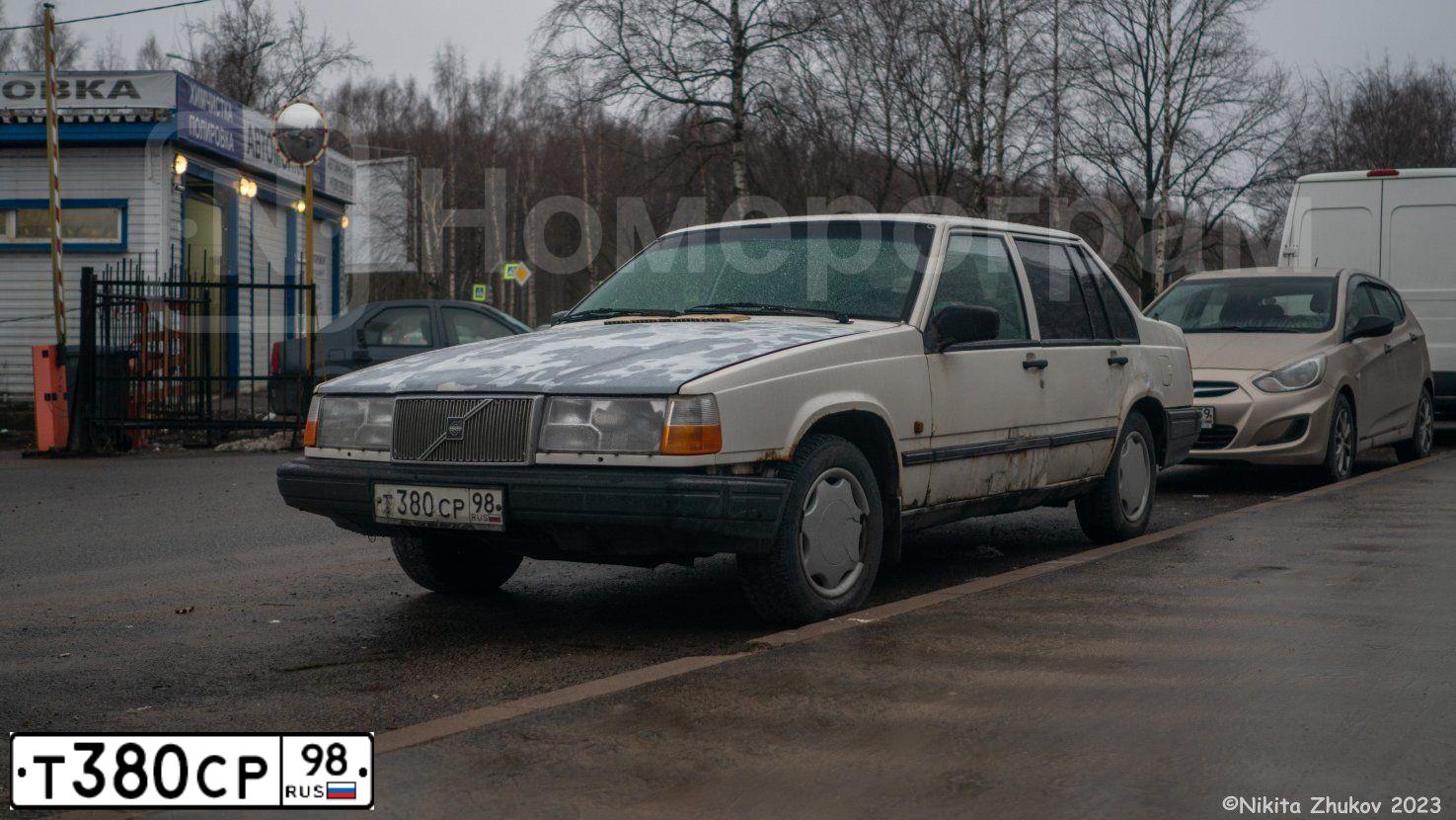 Фото автомобиля VOLVO 900-SERIE, 1993 — госномер Т380СР98. Цвет: БЕЛЫЙ