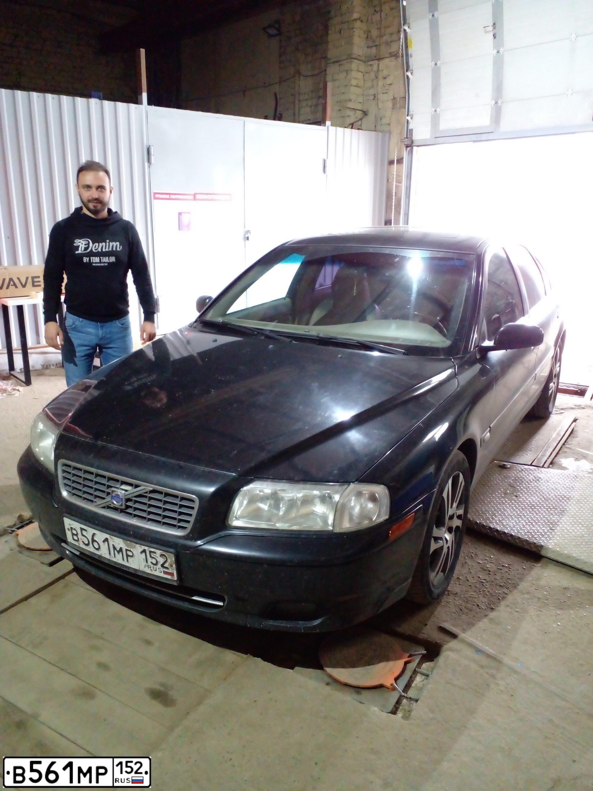 Фото автомобиля VOLVO S80, 2005 — госномер У294СО152. Цвет: ЧЕРНЫЙ