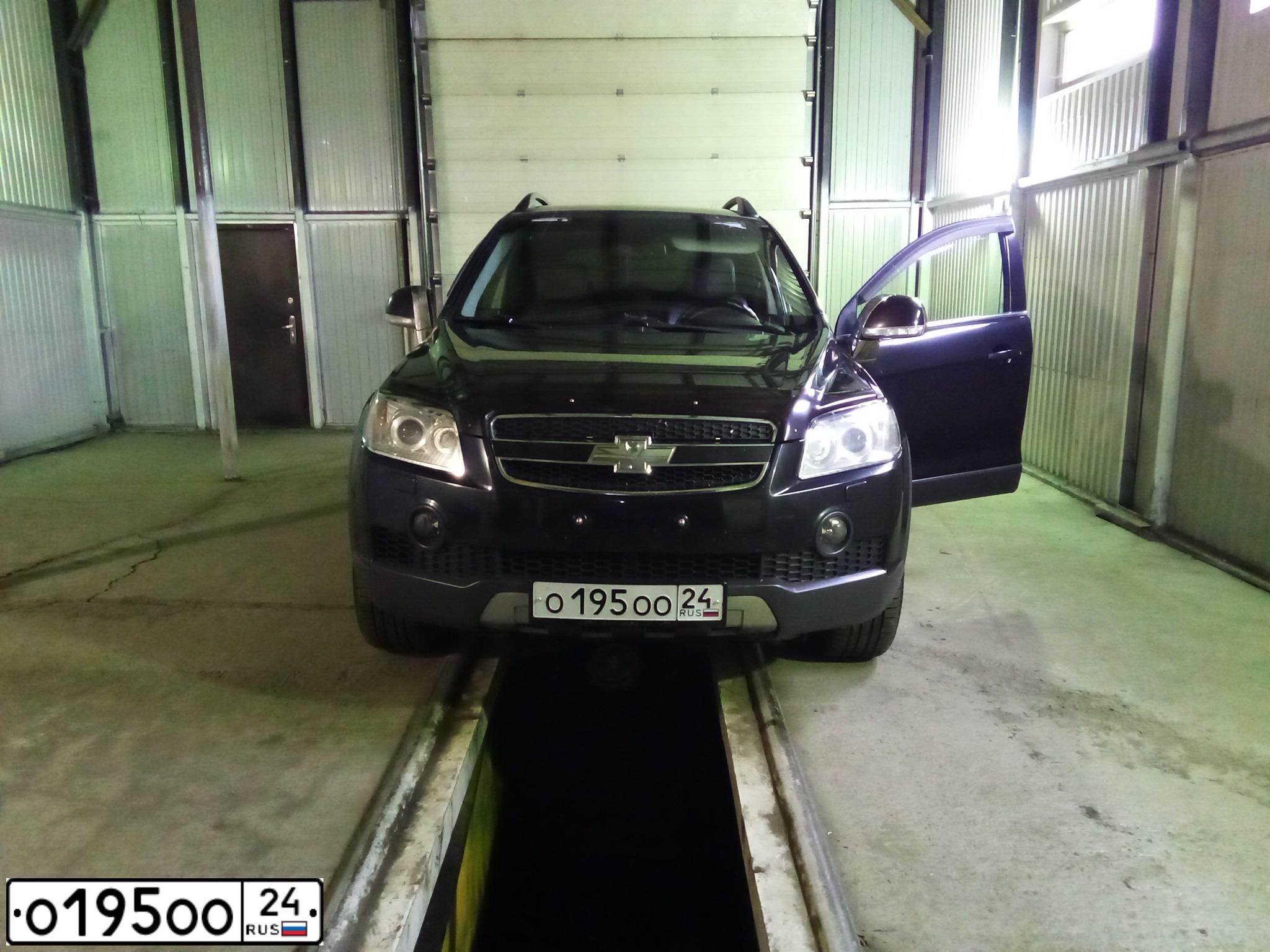 Фото автомобиля CHEVROLET CAPTIVA, 2011 — госномер О195ОО24. Цвет: ЧЕРНЫЙ