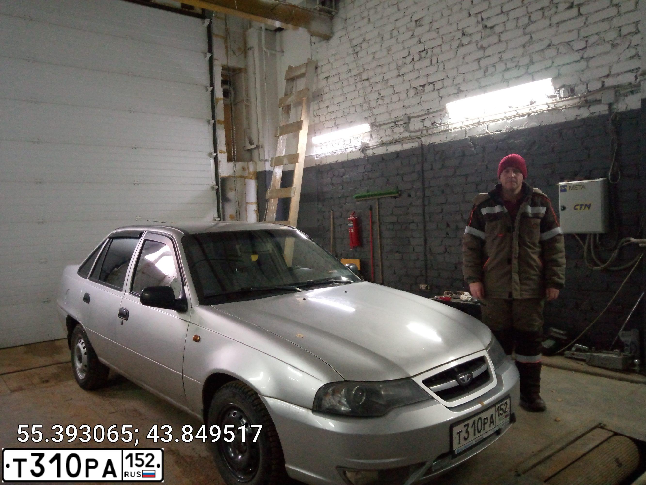 Фото автомобиля DAEWOO NEXIA, 2010 — госномер В348АО152. Цвет: Серебристый