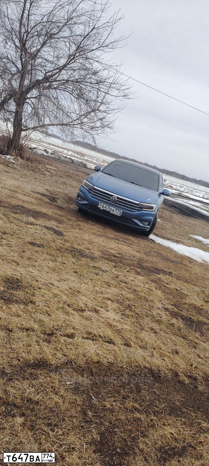 Фото автомобиля VOLKSWAGEN JETTA, 2019 — госномер Т647ВА774. Цвет: СИНИЙ