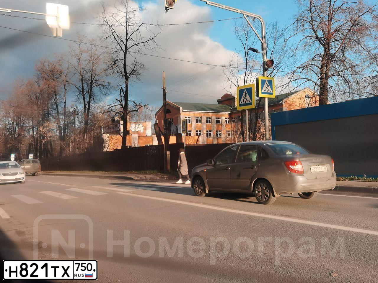 Фото автомобиля LADA GRANTA, 2018 — госномер М282ОХ21. Цвет: СЕРЕБРИСТО-ТЕМНО-СЕРЫЙ