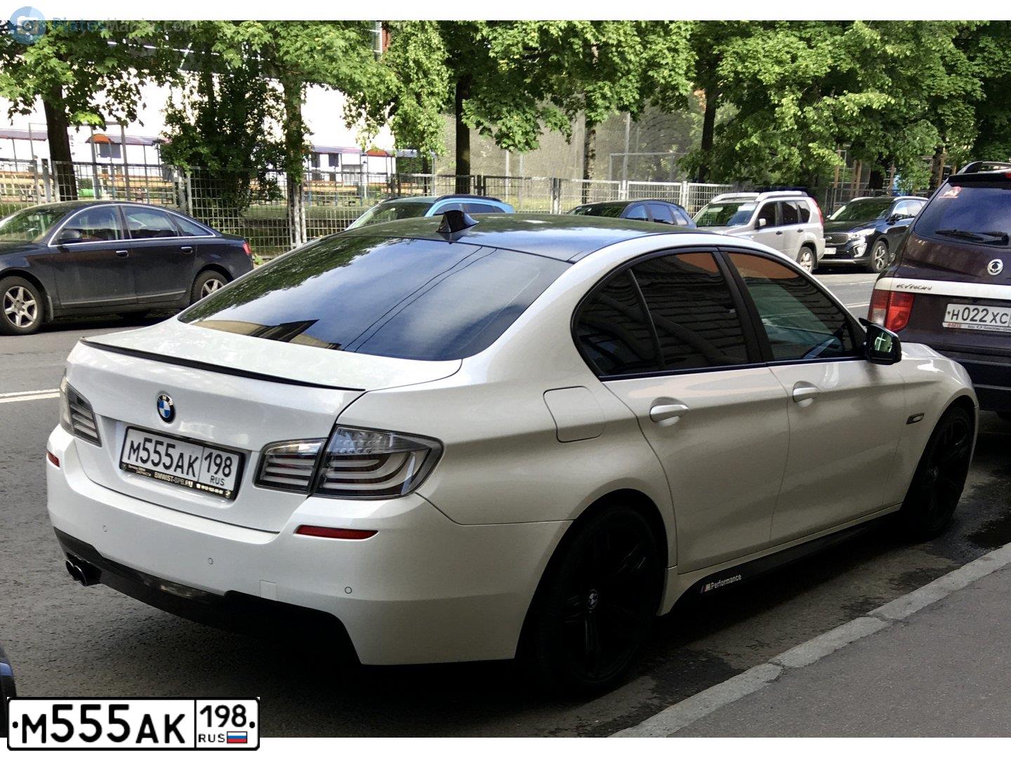 Фото автомобиля BMW 520D, 2013 — госномер У989РЕ198