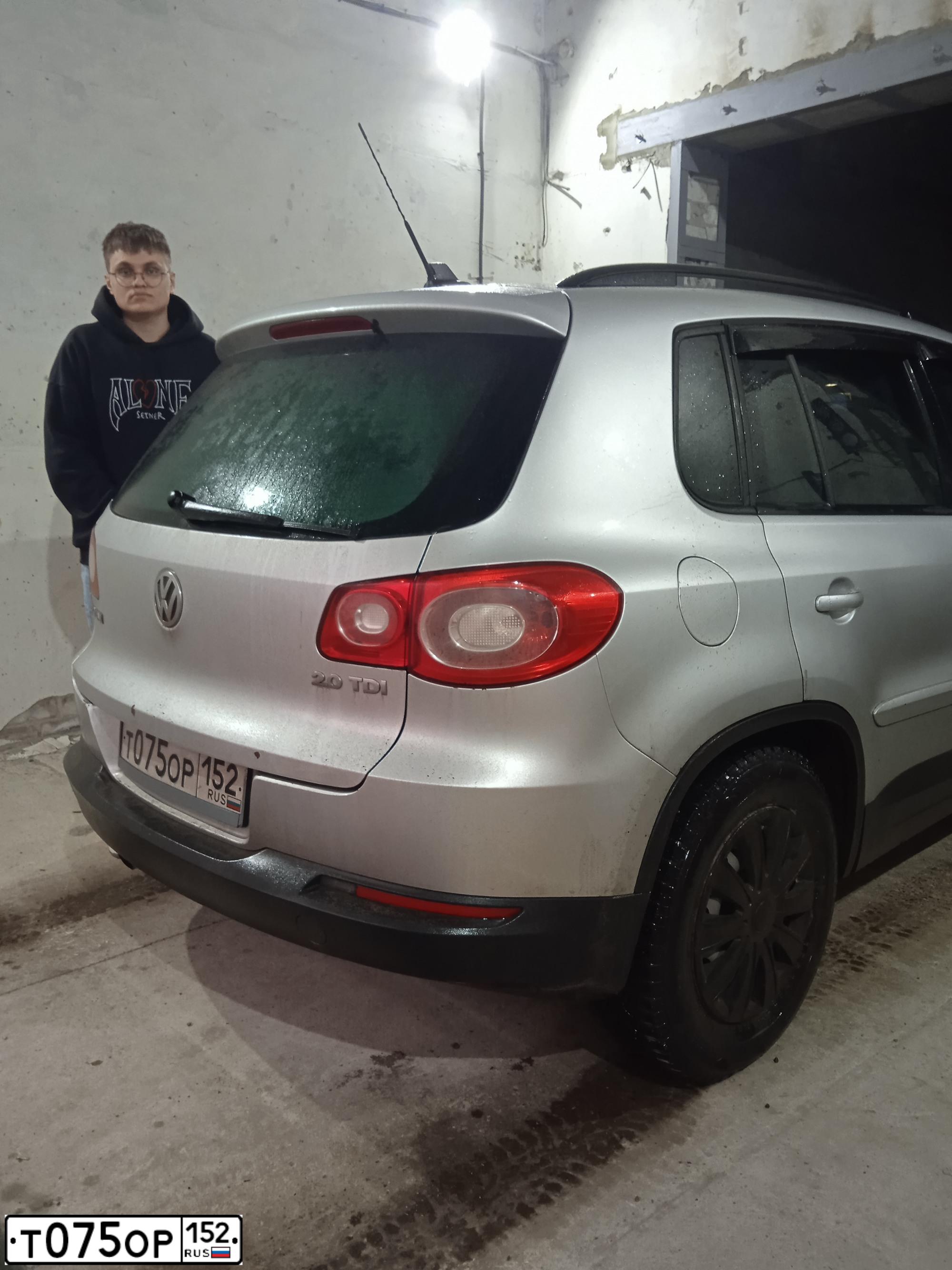 Фото автомобиля VOLKSWAGEN TIGUAN, 2009 — госномер У770КН152. Цвет: Серый
