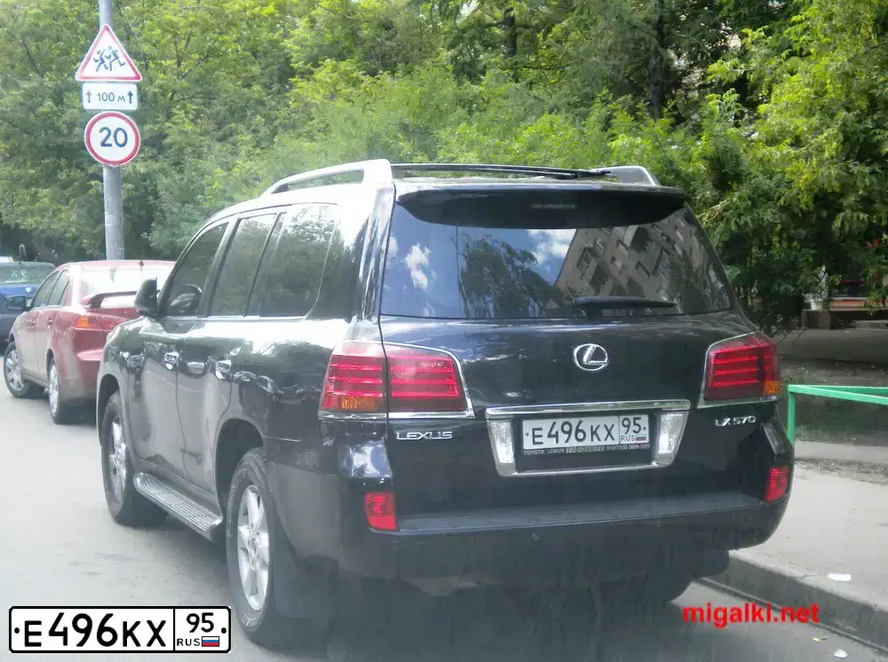 Фото автомобиля LEXUS LX, 2008 — госномер Е496КХ95. Цвет: ЧЕРНЫЙ