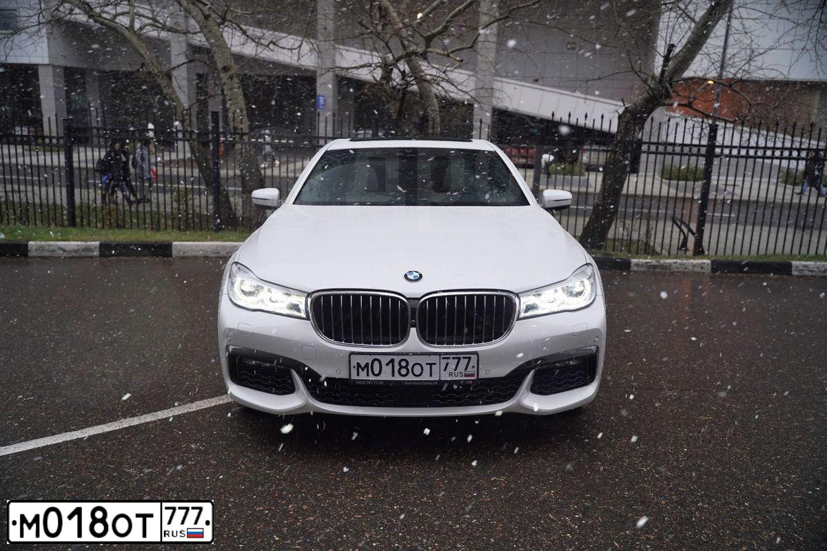 Фото автомобиля BMW 750LI, 2015 — госномер У121РЕ797. Цвет: Белый