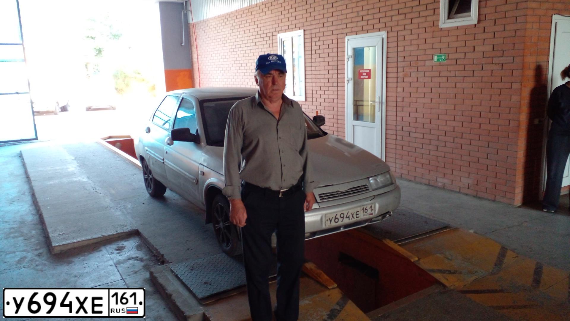 Фото автомобиля LADA 2112, 2001 — госномер У694ХЕ161. Цвет: СВЕТЛО-СЕРЕБР. МЕТАЛ