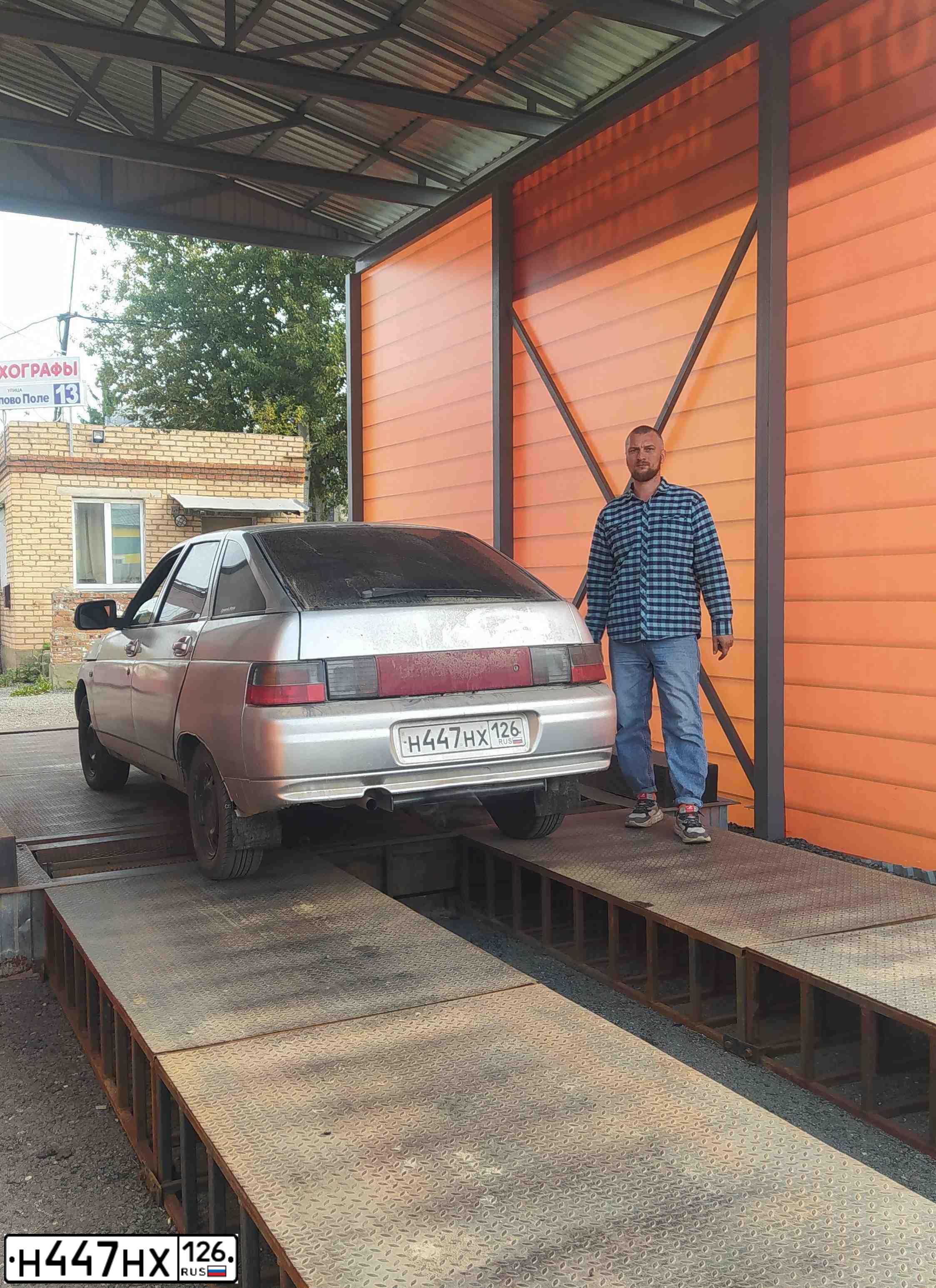 Фото автомобиля LADA 2112, 2006 — госномер У476УА790. Цвет: Светло-Серебристый металлик
