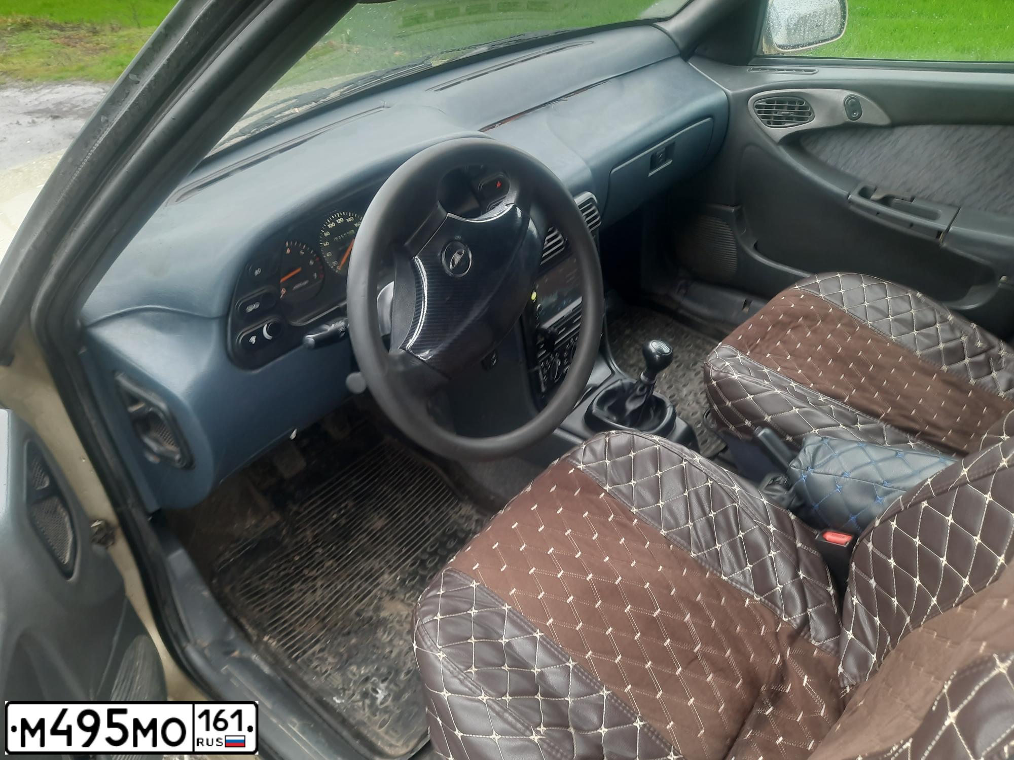 Фото автомобиля DAEWOO ESPERO, 1998 — госномер М495МО161. Цвет: БЕЖЕВЫЙ МЕТАЛЛИК