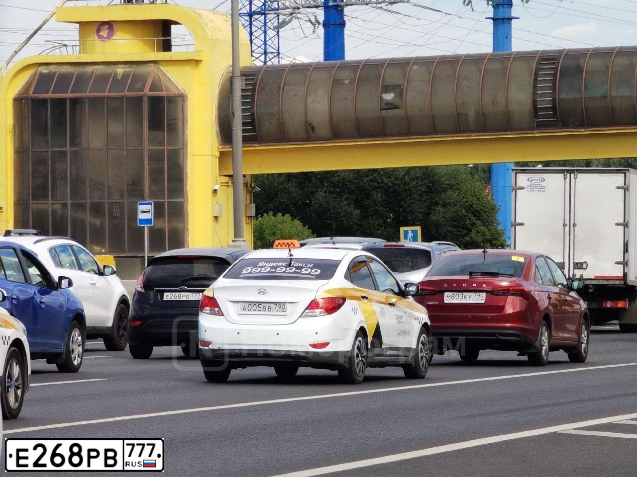 Фото автомобиля FORD FIESTA / ASPIRE, 2015 — госномер Е268РВ777. Цвет: ЧЕРНЫЙ