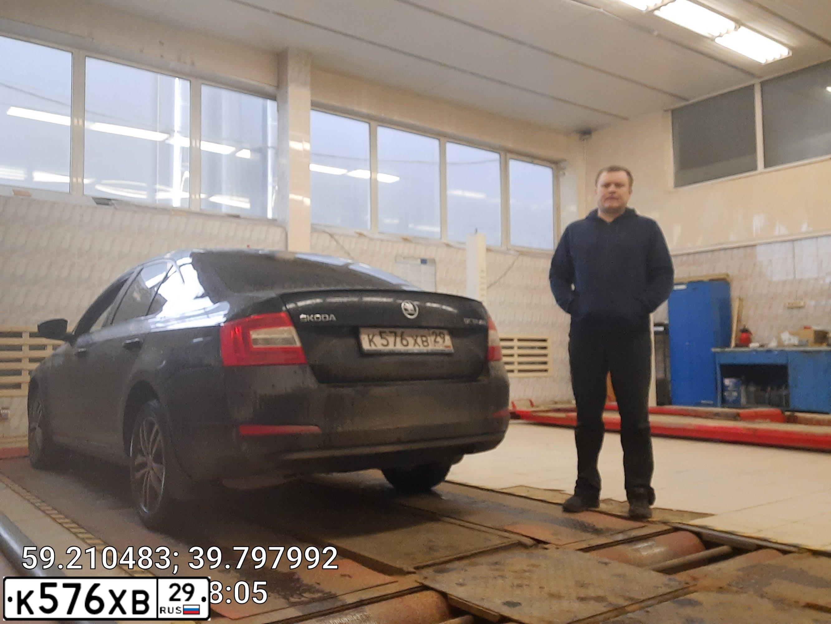 Фото автомобиля SKODA OCTAVIA, 2013 — госномер М101АА35. Цвет: ЧЕРНЫЙ