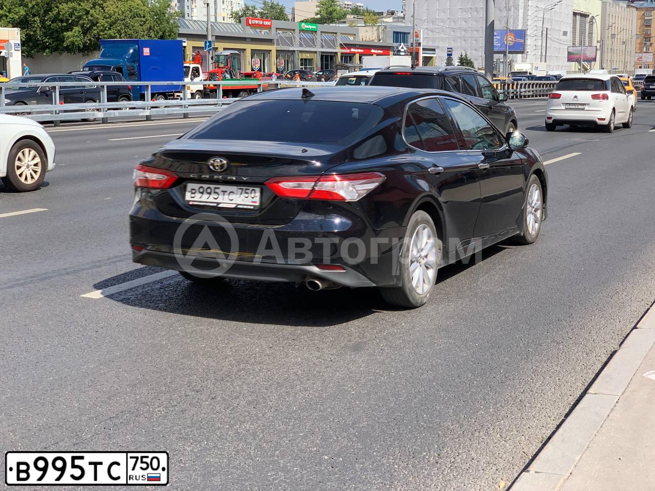 Фото автомобиля TOYOTA CAMRY, 2019 — госномер В995ТС750. Цвет: ЧЕРНЫЙ МЕТАЛЛИК