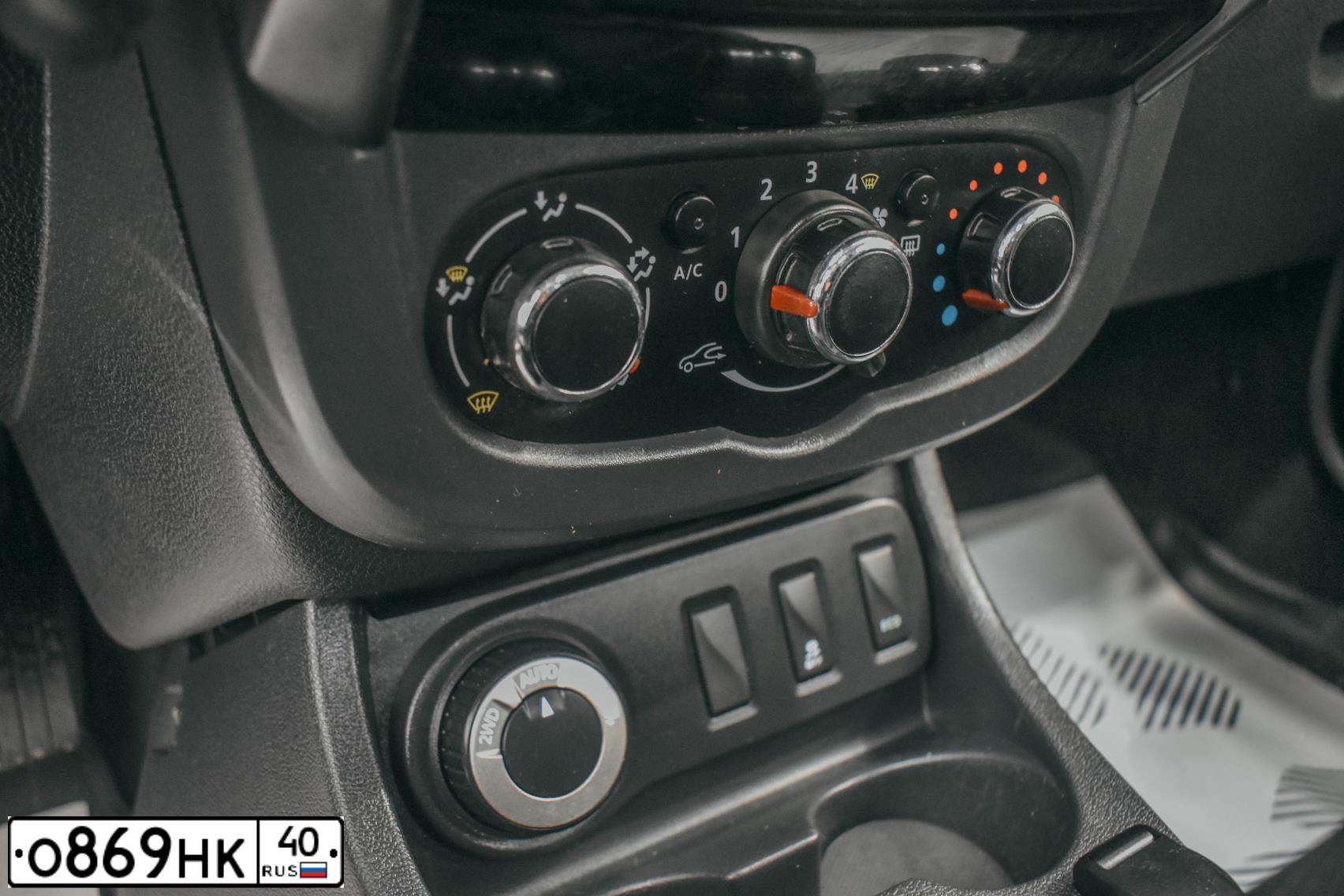 Фото автомобиля RENAULT DUSTER, 2018 — госномер О869НК40. Цвет: ЗЕЛЕНЫЙ