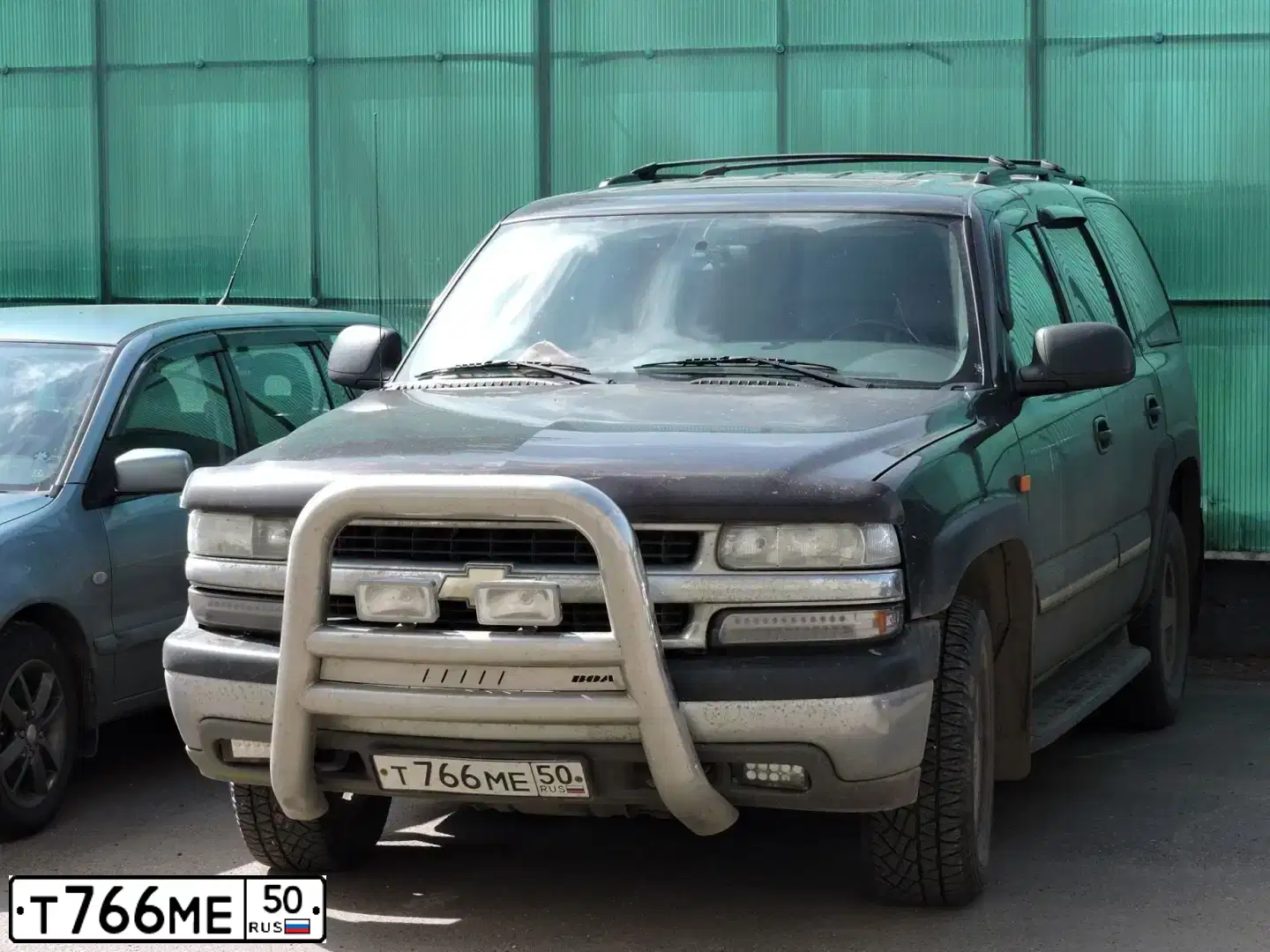 Фото автомобиля CHEVROLET TAHOE, 2006 — госномер Т766МЕ50. Цвет: СЕРЫЙ ТЕМНЫЙ