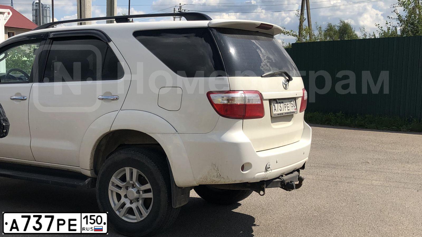 Фото автомобиля TOYOTA FORTUNER, 2008 — госномер А737РЕ150. Цвет: Белый