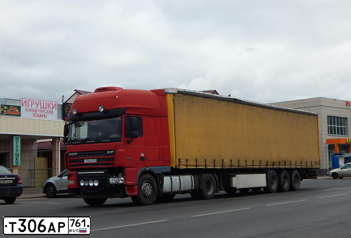 Фото автомобиля DAF XF 105 FT /4X2/, 2008 — госномер Т306АР761. Цвет: Красный