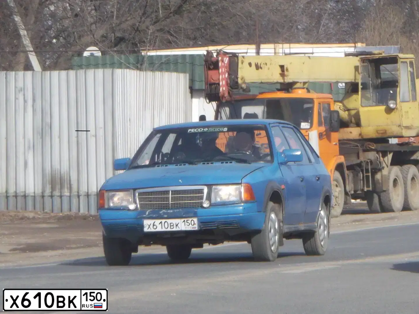 Фото автомобиля AZLK MOSKWITSCH 2141, 1991 — госномер М474ХМ50. Цвет: голубой