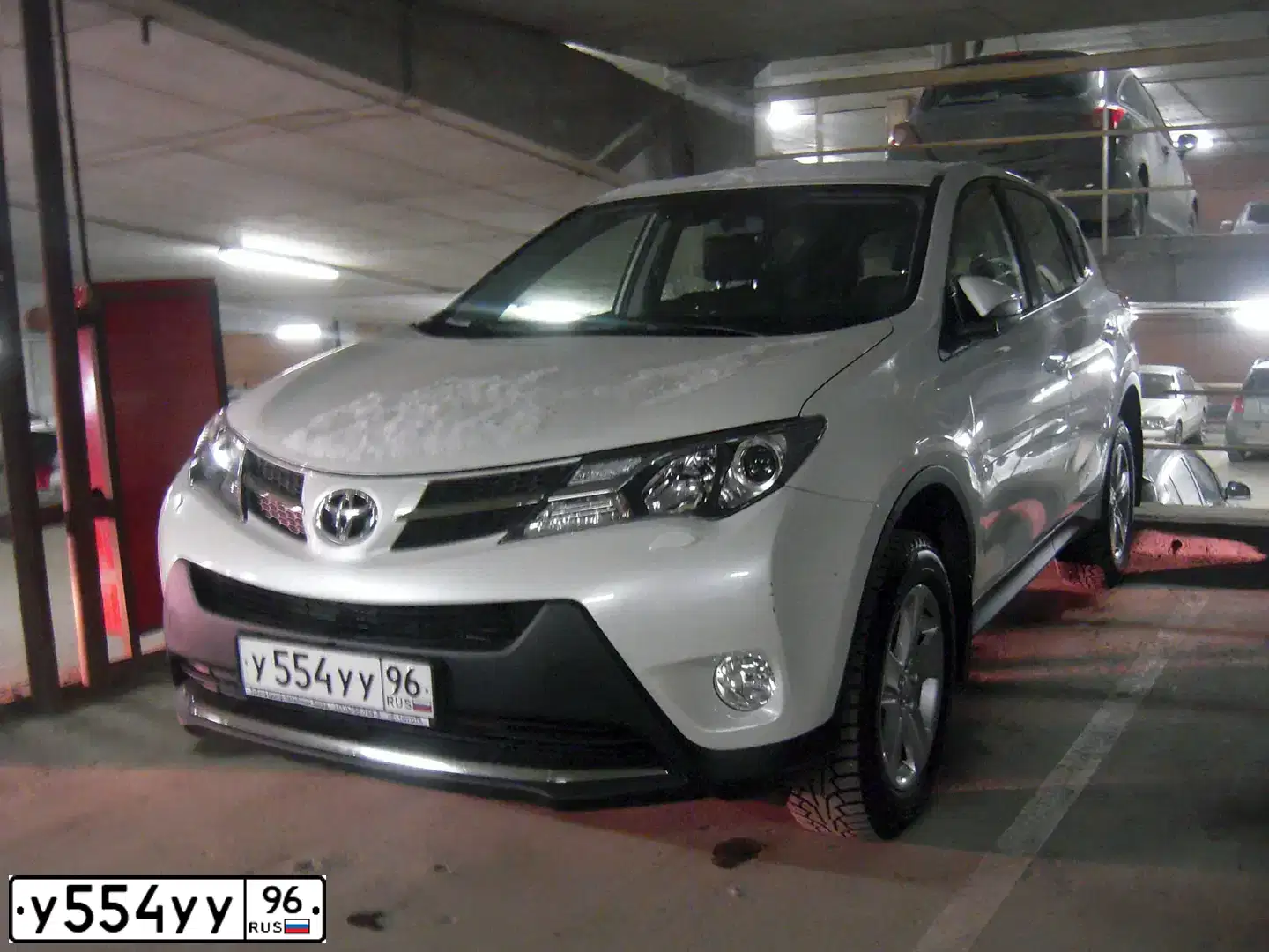 Фото автомобиля TOYOTA RAV4, 2013 — госномер У554УУ96. Цвет: Белый