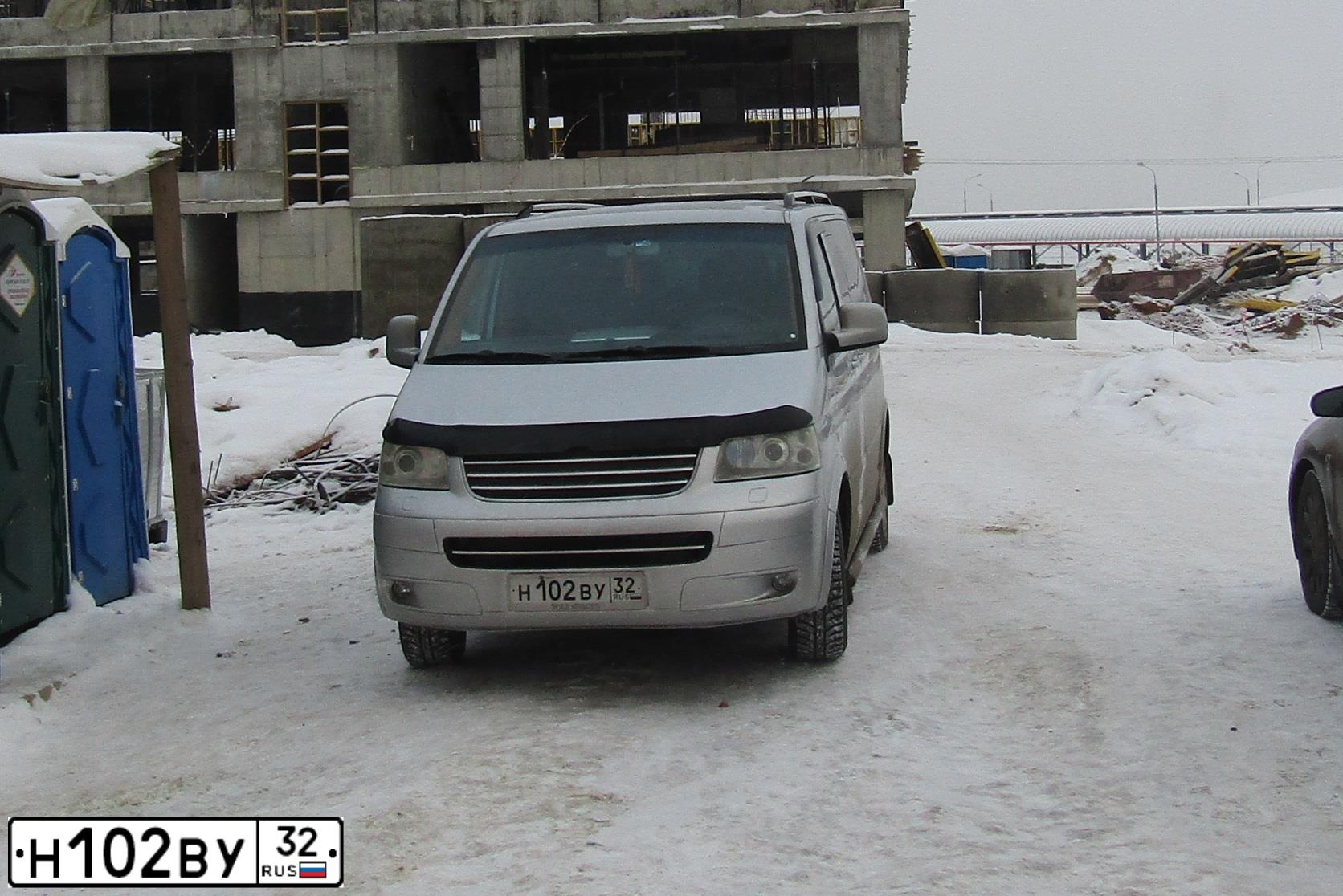 Фото автомобиля VOLKSWAGEN MULTIVAN, 2003 — госномер Т566РН790. Цвет: Серебристый