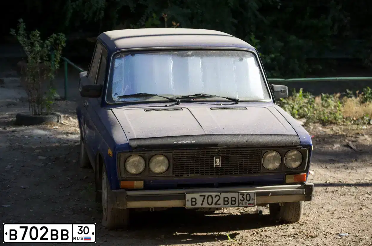 Фото автомобиля LADA 2106 LADA, 2003 — госномер В702ВВ30. Цвет: синий