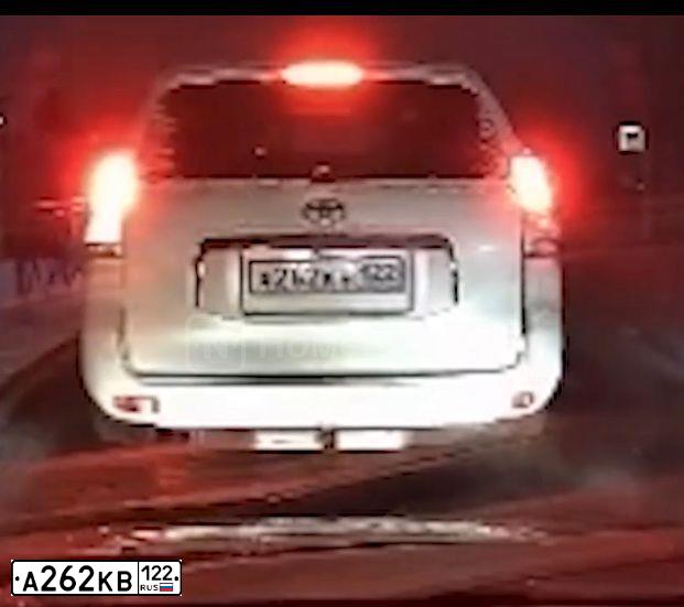 Фото автомобиля TOYOTA LANDCRUISER, 2011 — госномер А262КВ122. Цвет: Белый