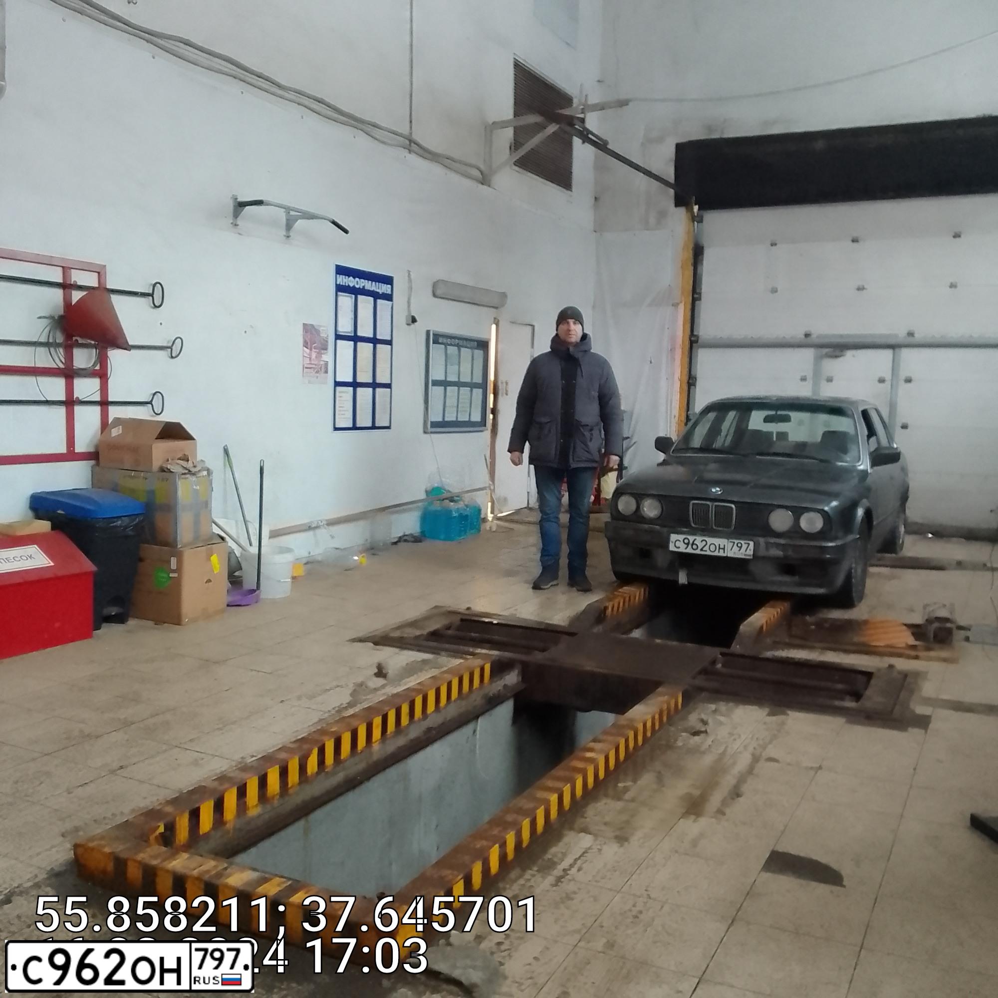 Фото автомобиля BMW SERIE 3, 1986 — госномер В395ЕМ799. Цвет: Серый