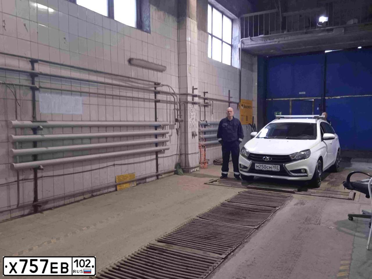 Фото автомобиля LADA VESTA, 2019 — госномер Т403ВМ196. Цвет: Белый