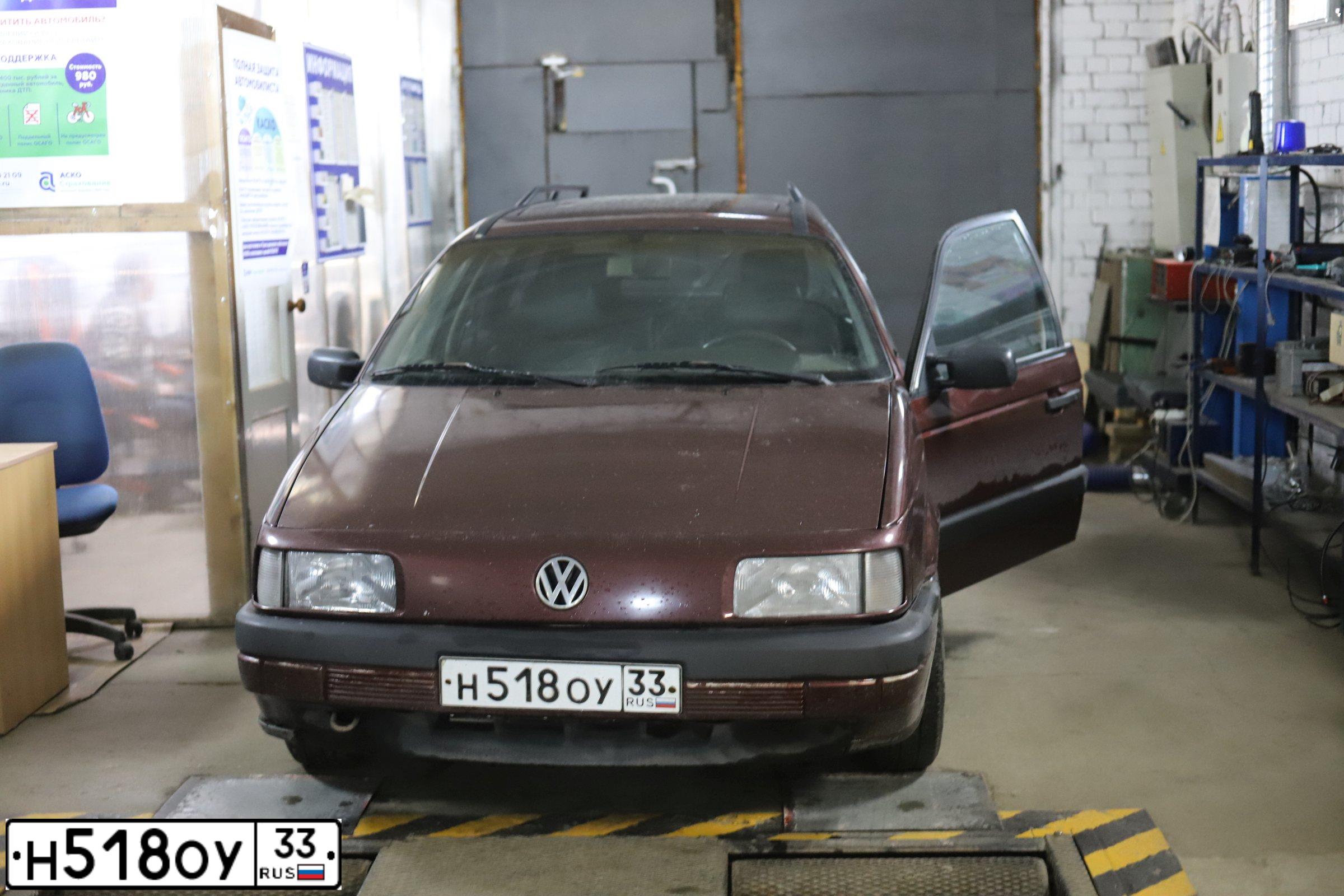 Фото автомобиля VOLKSWAGEN PASSAT, 1991 — госномер В357УК33. Цвет: СЕРЕБРИСТО-ВИШНЕВЫЙ