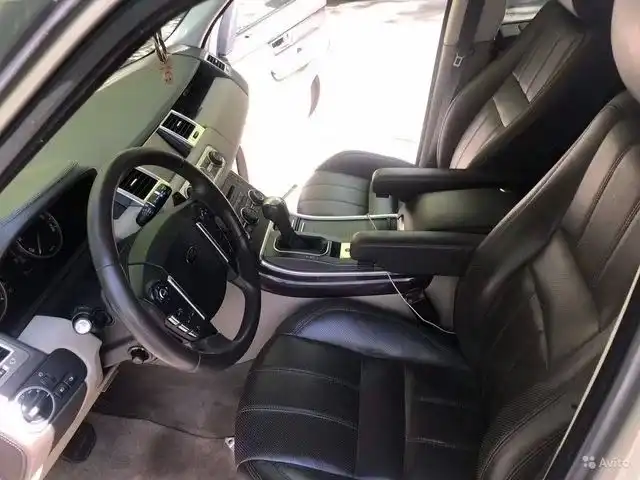 Фото автомобиля LANDROVER RANGE ROVER SPORT, 2009 — госномер Р216РС777. Цвет: СЕРЫЙ