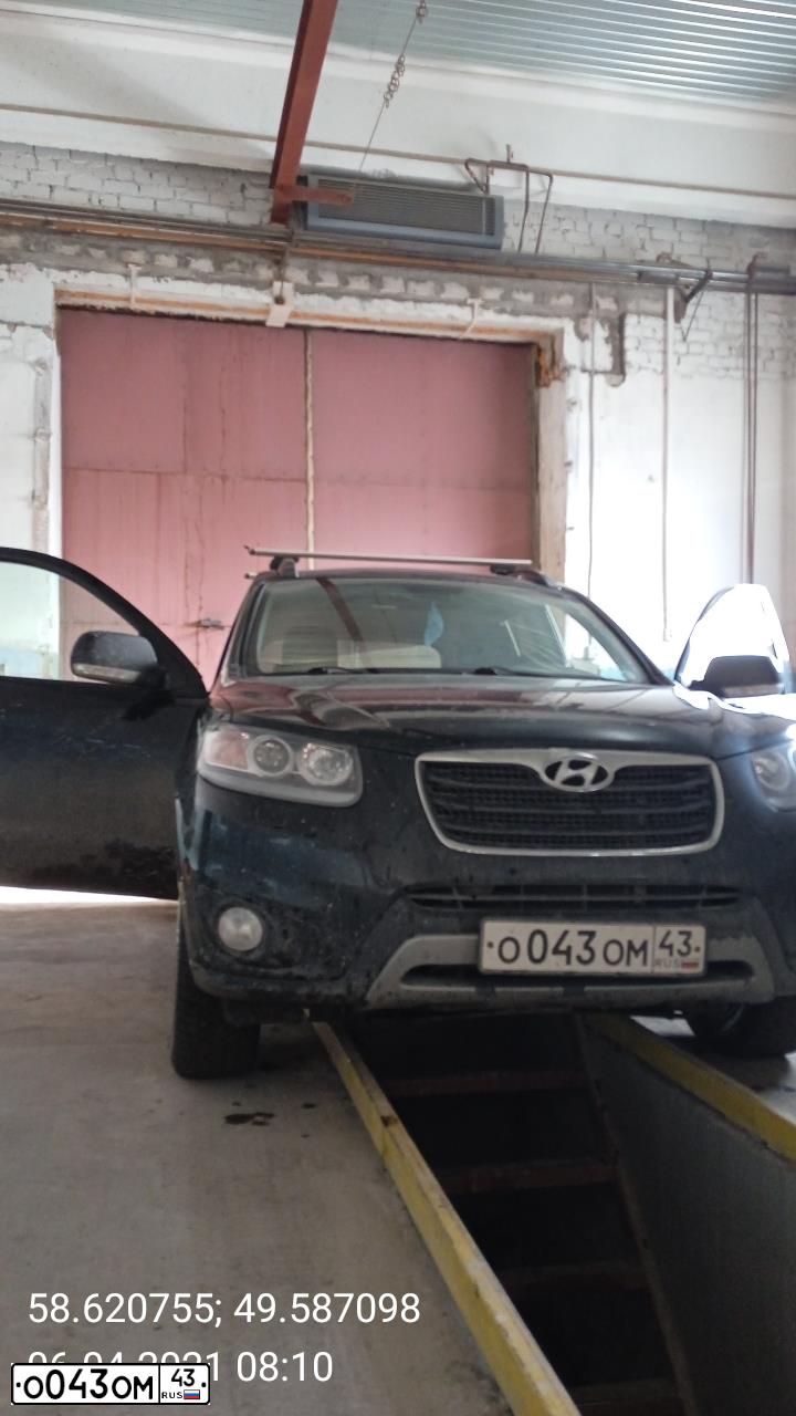 Фото автомобиля HYUNDAI SANTA FE, 2012 — госномер О043ОМ43. Цвет: ЧЕРНЫЙ