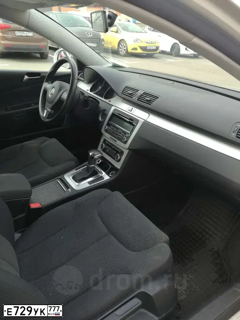 Фото автомобиля KIA CEE'D, 2016 — госномер Е729УК777. Цвет: Коричневый