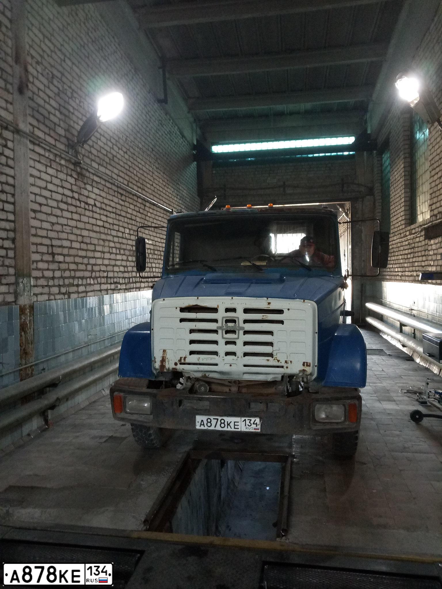 Фото автомобиля ZIL 442160 /4X2/, 2007 — госномер К414ОТ34. Цвет: синий