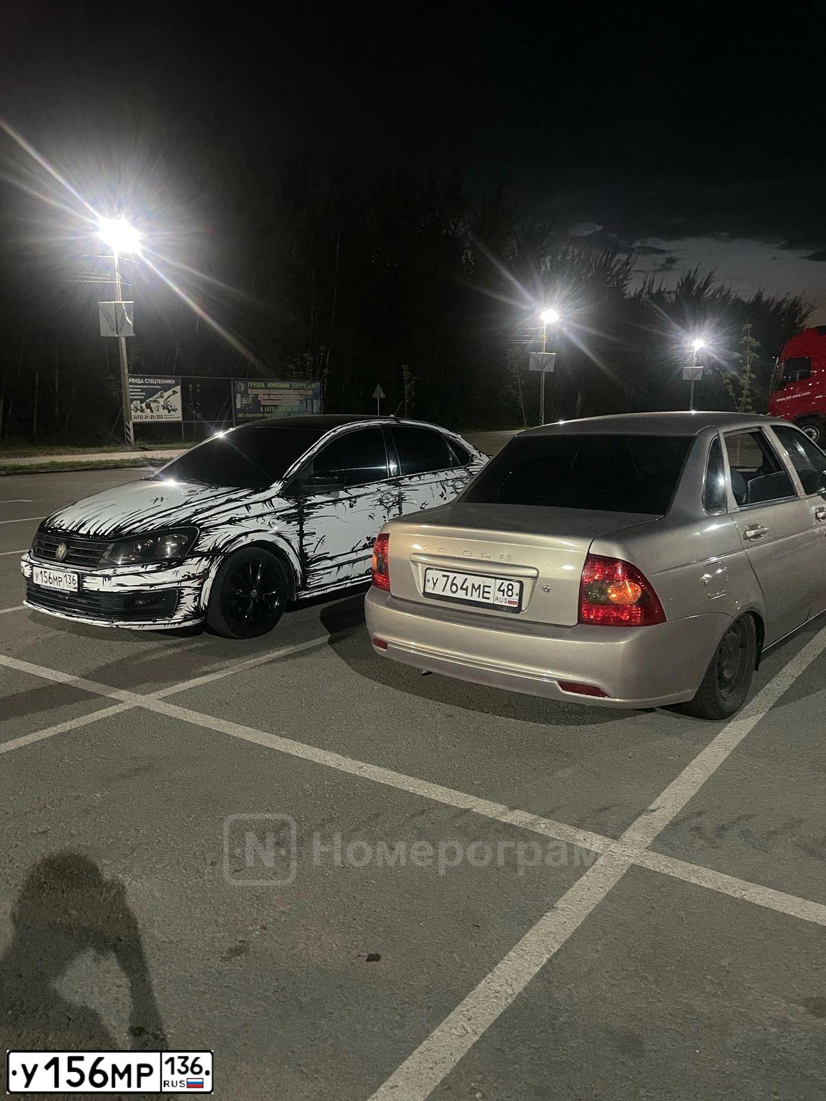 Фото автомобиля VOLKSWAGEN POLO, 2012 — госномер У156МР136. Цвет: Белый