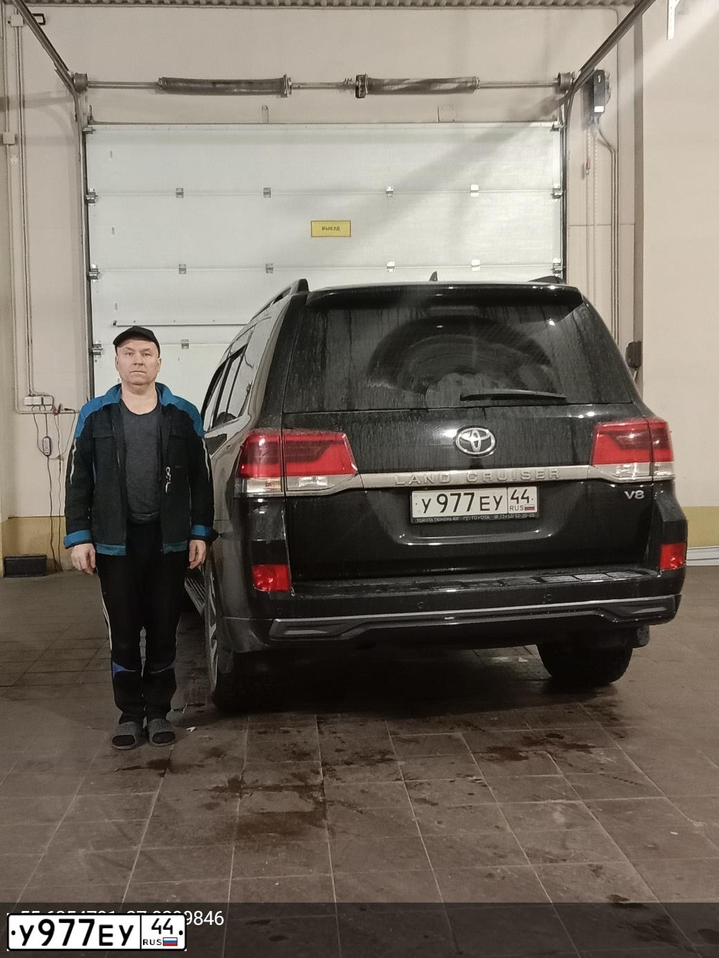 Фото автомобиля ТОЙОТА ЛЕНД КРУЗЕР 200, 2015 — госномер С258АУ977. Цвет: ЧЕРНЫЙ